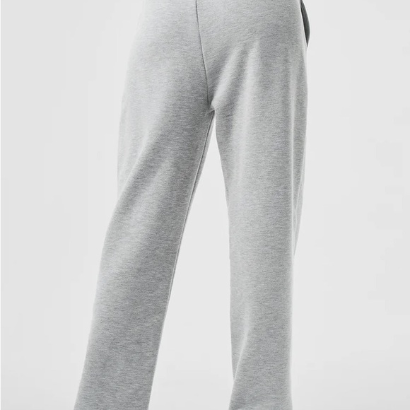 Alo Yoga Accolade straight leg sweatpants in athletic heather grey - Picture 2 of 6